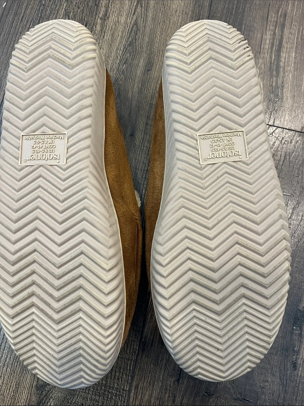 isotoner Men's Tan Slippers